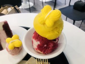 Mango Apple Ice Cream & Mandarin Orange Cheesecake Ice Cream 💚  at AcheMi in Seoul