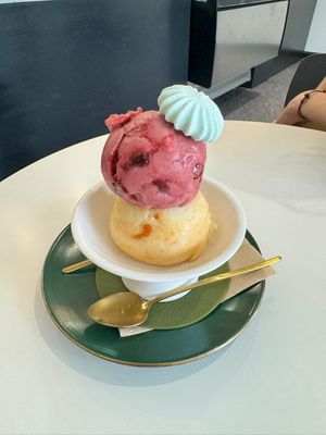 Cherry blossom & apricote blossom ice cream at AcheMi in Seoul