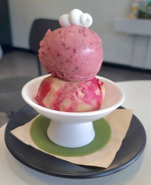 Icecream flavors: Cherry & Cranberry-Pistachio at AcheMi in Seoul