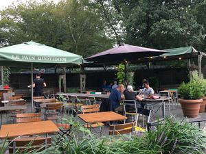 LPQ by Sheep's Meadow, outdoor eating at Le Pain Quotidien - Sailboat Pond in New York City