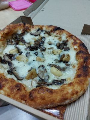 Shroomed Out at Crosta Pizzeria in Makati