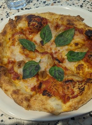 🍕 Basic Vegan Beetch (450PHP | 8$) at Crosta Pizzeria in Makati