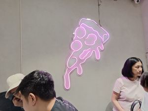  at Crosta Pizzeria in Makati