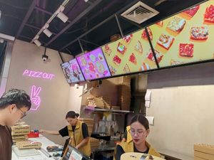  at Crosta Pizzeria in Makati