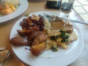 Little bit of everything from the lunch menu. Curried potatoes,mock meat (seitan I think) tofu and bean chili. at DaTerra - Parque das Nações in Lisbon