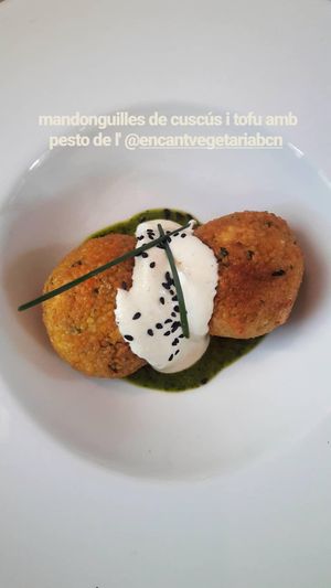albóngidas con pesto at L'Encant Vegetaria in Barcelona