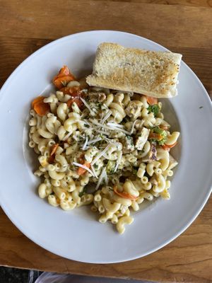 Mac-n-cheeze.  at The Point in Bend