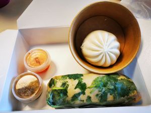  at Knees to Chin in Brussels