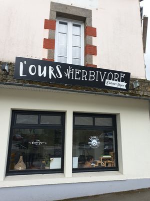 Façade at L'ours Herbivore in Saint-brieuc