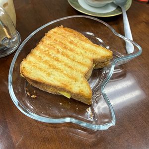 vegan grilled cheese at The Kitty Beautiful in Orlando