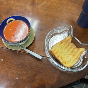 vegan grilled cheese and tomato soup at The Kitty Beautiful in Orlando