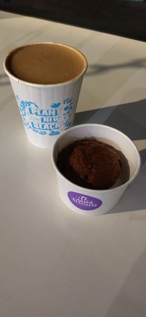 Banana muffin and chocolate at Mora Mora - Condesa in Mexico City