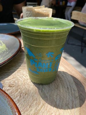 Smoothie de plátano y espinacas   at Mora Mora - Condesa in Mexico City