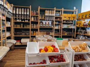 Produce and bulk food at Epicerie Muscade in Montreal