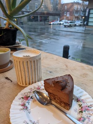 Gâteau choco noisette (le royal) et infusion lavande at Epicerie Muscade in Montreal