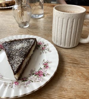 Pointe choco-coco & chocolat chaud at Epicerie Muscade in Montreal