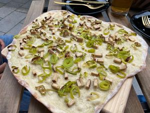 Flammkuchen - thin pizza with roasted tofu and leek at Fräulein Grün in Garmisch Partenkirchen