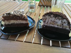 Erdnussbuttertorte & Maulwurfkuchen at Fräulein Grün in Garmisch Partenkirchen
