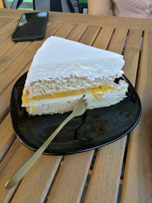 Mango Joghurt Torte at Fräulein Grün in Garmisch Partenkirchen