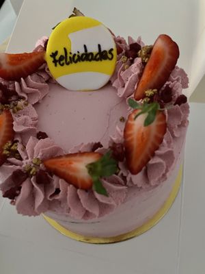 Tarta de fresa y vainilla at Petits Délices in Mataro