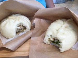 Taiwanese style vegan meat bun and veggie bun at Shochiku-en in Tokyo