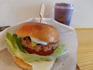 Genki vegan burger at Shochiku-en in Tokyo