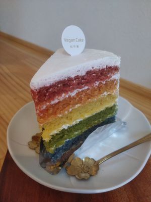 Rainbow cake at Shochiku-en in Tokyo