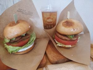 Genki-burger and yuki-burger at Shochiku-en in Tokyo
