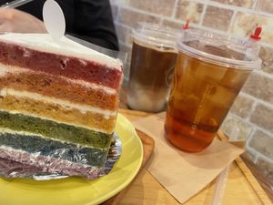 Yum! Rainbow cake! at Shochiku-en in Tokyo
