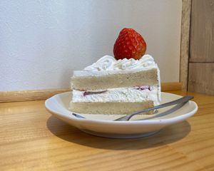 Strawberry shortcake  at Shochiku-en in Tokyo