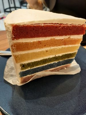 Just in case you needed to see another photo of the rainbow cake at Shochiku-en in Tokyo