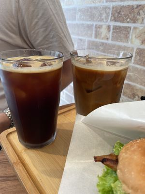 Iced lattes  at Shochiku-en in Tokyo