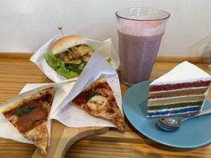 Pizza, egg sandwich, rainbow cake, strawberry smoothie  #Veganuary at Shochiku-en in Tokyo