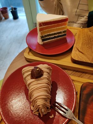 Rainbow cake and Mont Blanc at Shochiku-en in Tokyo