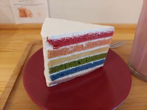 Rainbow cake at Shochiku-en in Tokyo