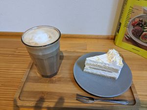 Latte and lemon cake at Shochiku-en in Tokyo