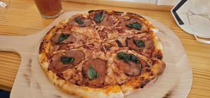 Bacon pizza at Shochiku-en in Tokyo