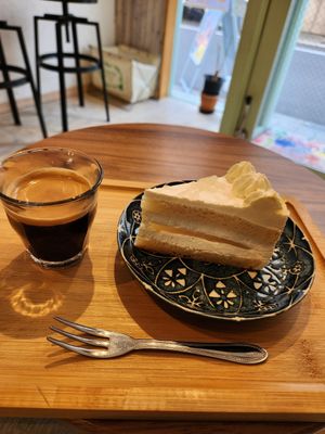 Lemon cake&espresso at Shochiku-en in Tokyo