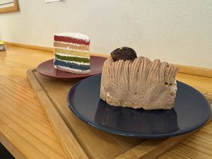 Two different kinds of cake. Not too sweet    at Shochiku-en in Tokyo