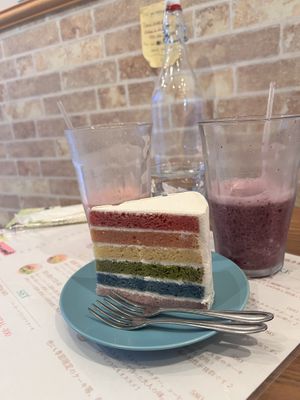 Rainbow cake. It's not too sweet but it's very good.    at Shochiku-en in Tokyo