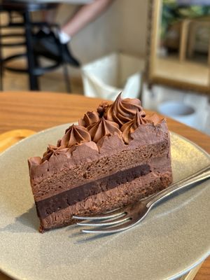 Chocolate cake   at Shochiku-en in Tokyo