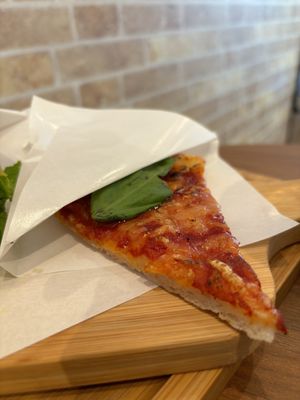 Vegan pizza   at Shochiku-en in Tokyo
