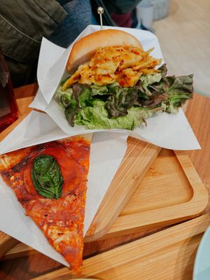 Bacon pizza and egg burguer   at Shochiku-en in Tokyo