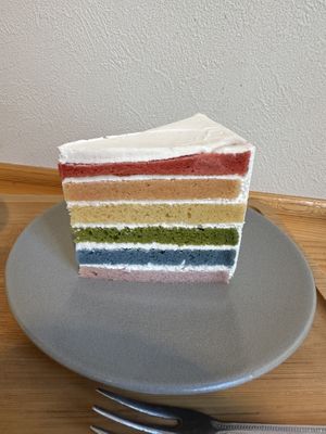 レインボー・ケーキ  at Shochiku-en in Tokyo