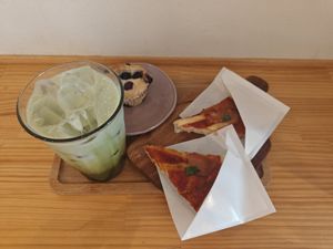 Usually only 1 slice, but I ordered an extra one at Shochiku-en in Tokyo