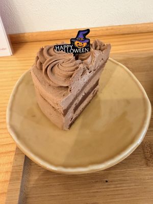 Chocolate cake  at Shochiku-en in Tokyo
