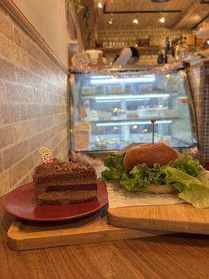 Chocolate cake and yuba hamburger   at Shochiku-en in Tokyo