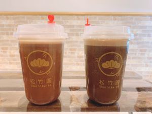 cocoa at Shochiku-en in Tokyo