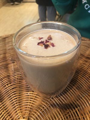 rose milk tea  at Shochiku-en in Tokyo