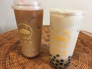 Bubble tea with oat milk and cinnamon coffee with almond milk at Shochiku-en in Tokyo